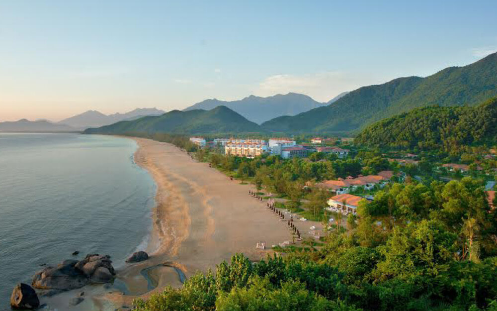 Explore Central Vietnam through this custom golf tour!