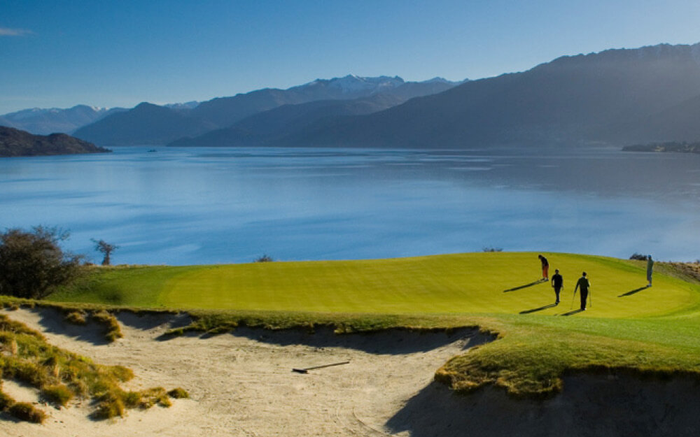 Explore South Island through this custom golf tour!